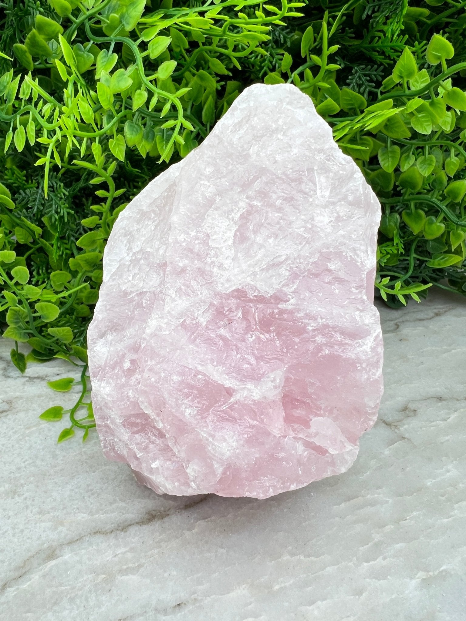 Rozenkwarts ruw cut base (790 gram) by KEY LIME STORE