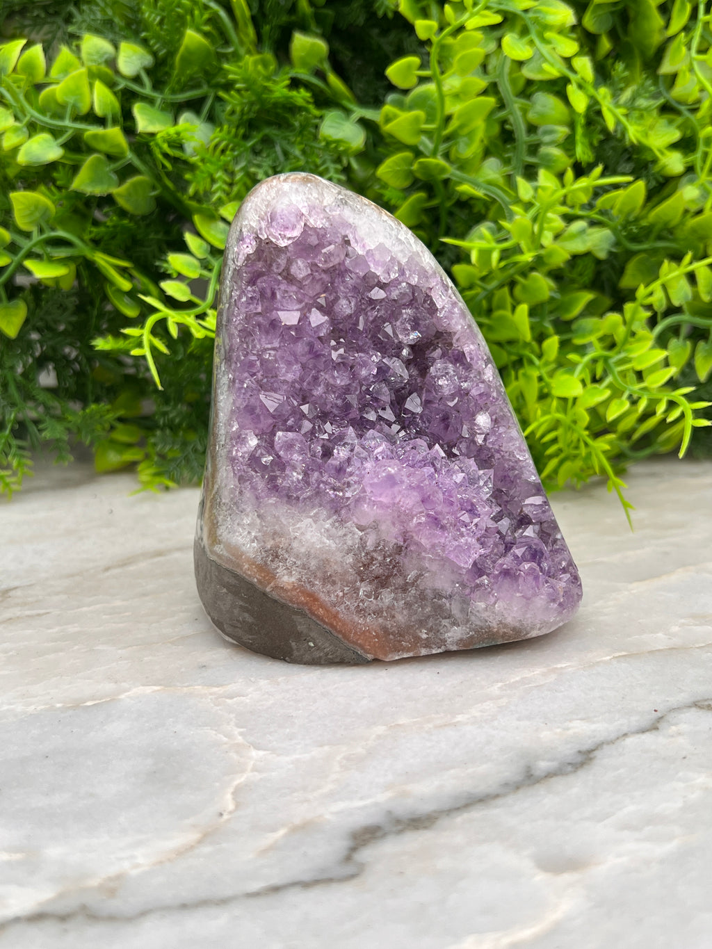 Amethist cluster cut base met gepolijste randen