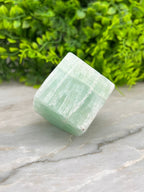 Pistache Calciet kubus cut base by KEY LIME STORE