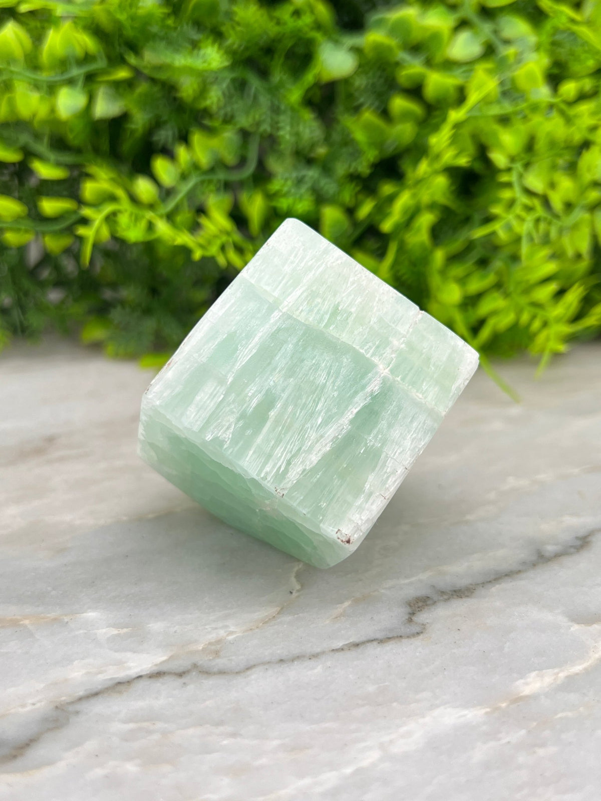 Pistache Calciet kubus cut base by KEY LIME STORE