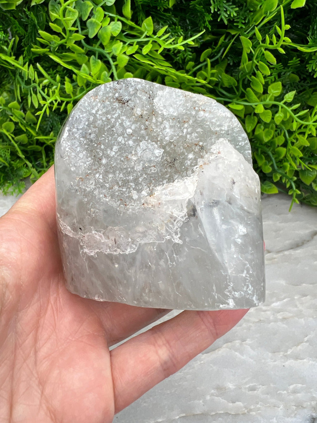 Amethyst-Geode, geschliffener Sockel (6 cm) von KEY LIME STORE