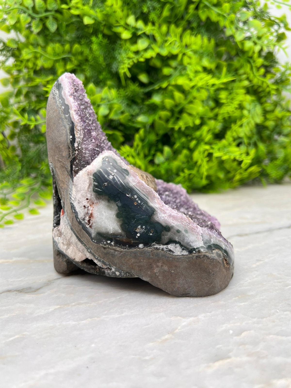 Amethist met Kwartskristal cut base - zeldzaam by KEY LIME STORE
