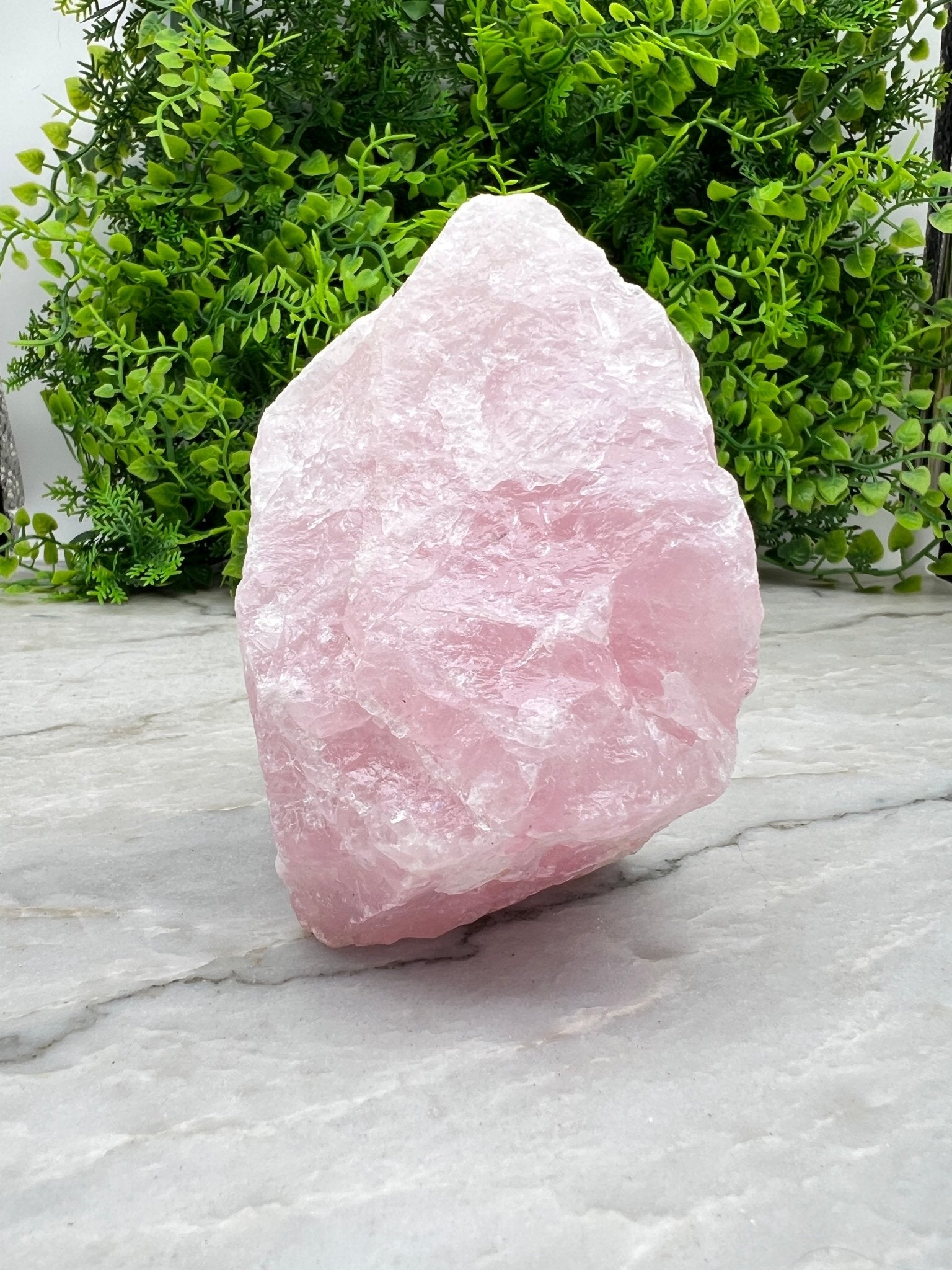 Rozenkwarts ruw cut base (790 gram) by KEY LIME STORE
