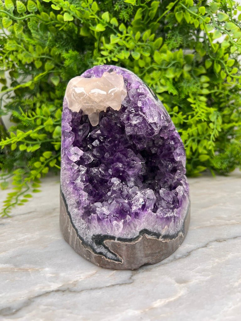 Amethist met Calciet by KEY LIME STORE