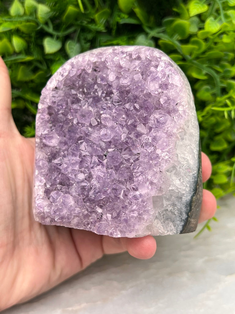 Amethist cluster cut base met gepolijste randen