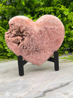 Druzy Roze Amethist hart op standaard (464 gr/12 cm)