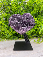 Amethist cluster hart op standaard (802 gr/15 cm)