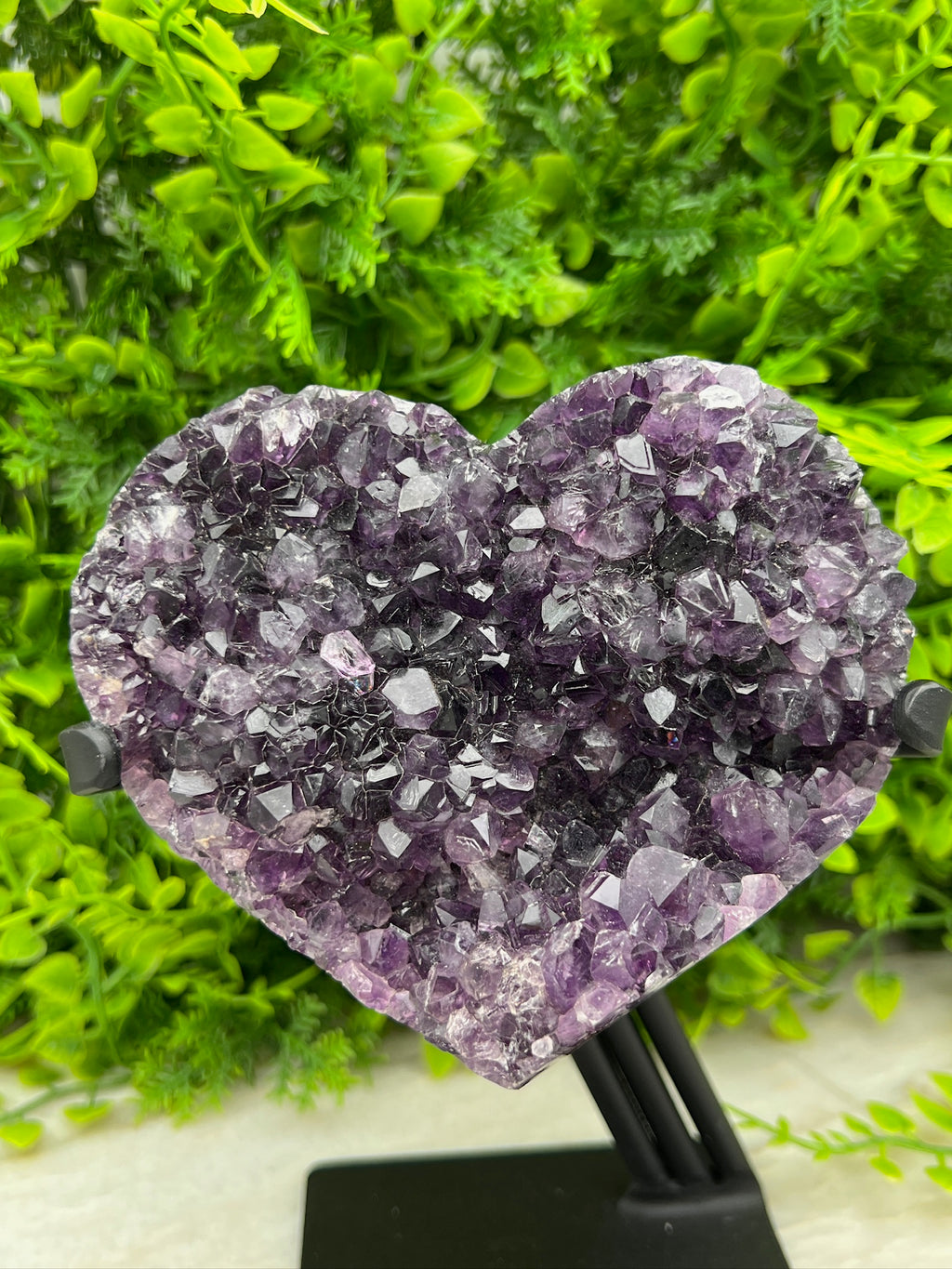 Amethist cluster hart op standaard (802 gr/15 cm)