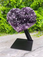 Amethist cluster hart op standaard (802 gr/15 cm)