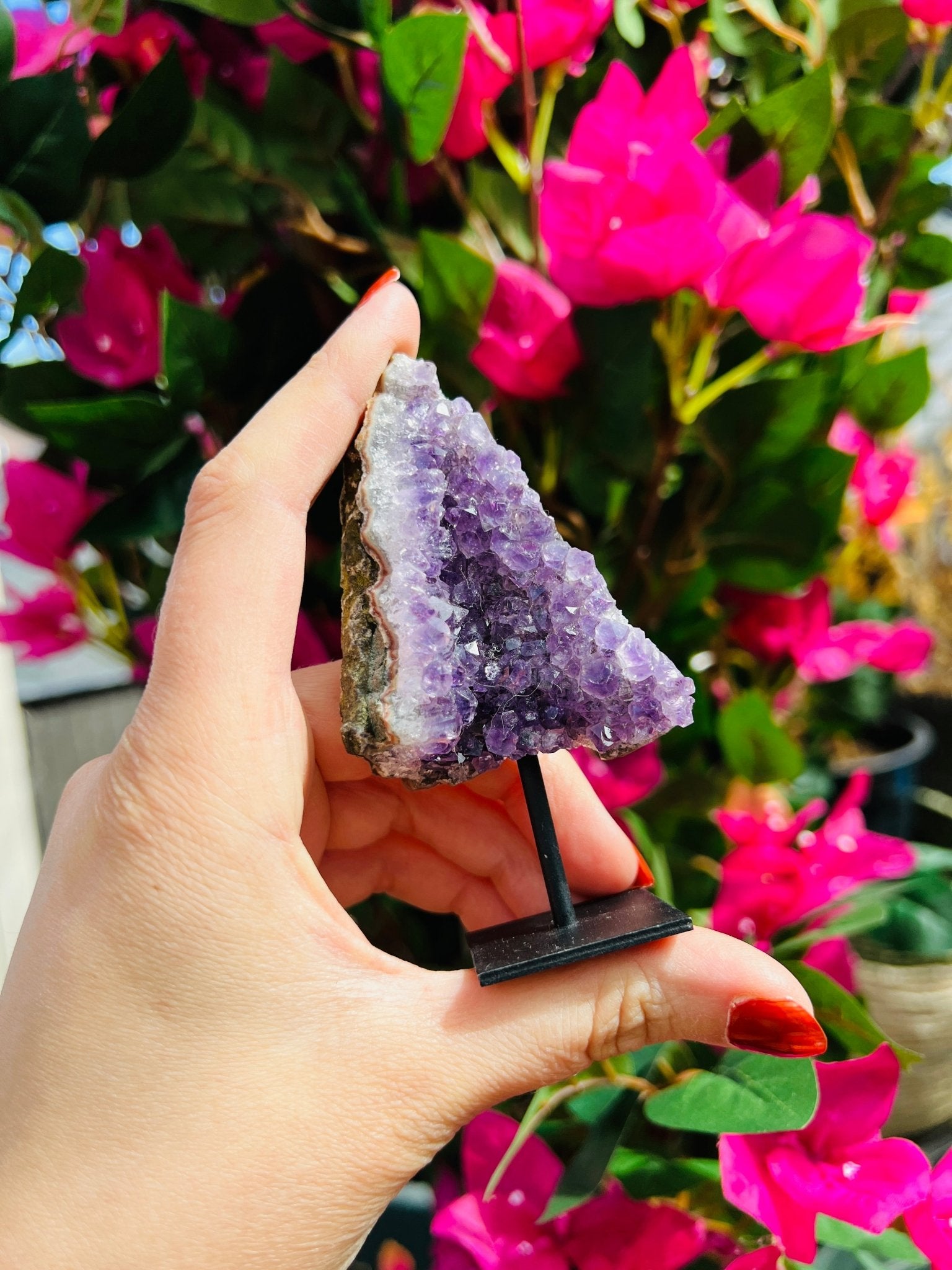 Amethist kristal cluster op standaard by KEY LIME STORE