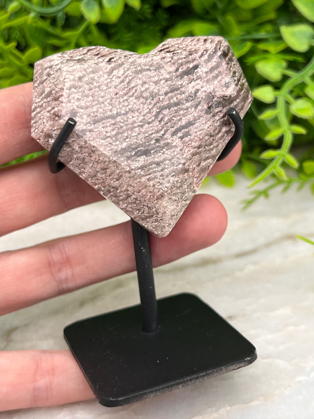 Lodoliet (Thousand Layer Quartz) hart op standaard (92 gr/8 cm)
