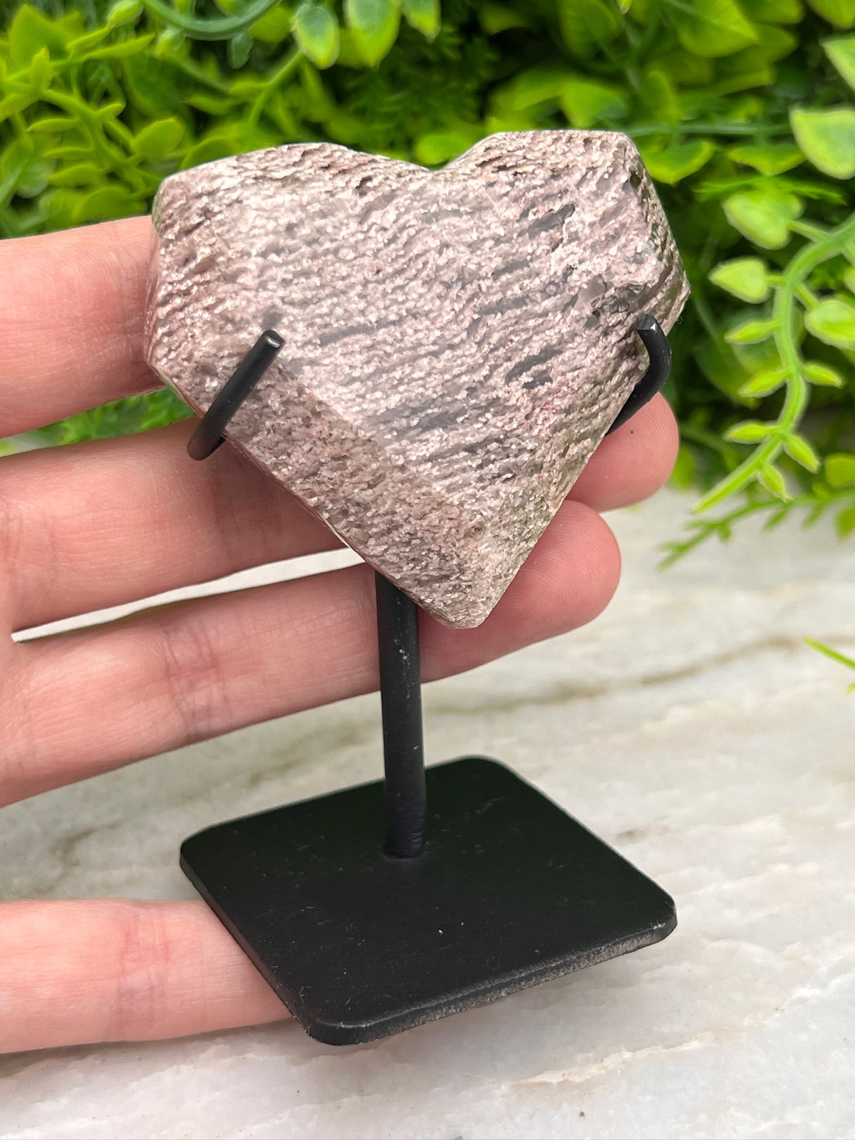 Lodoliet (Thousand Layer Quartz) hart op standaard (92 gr/8 cm)