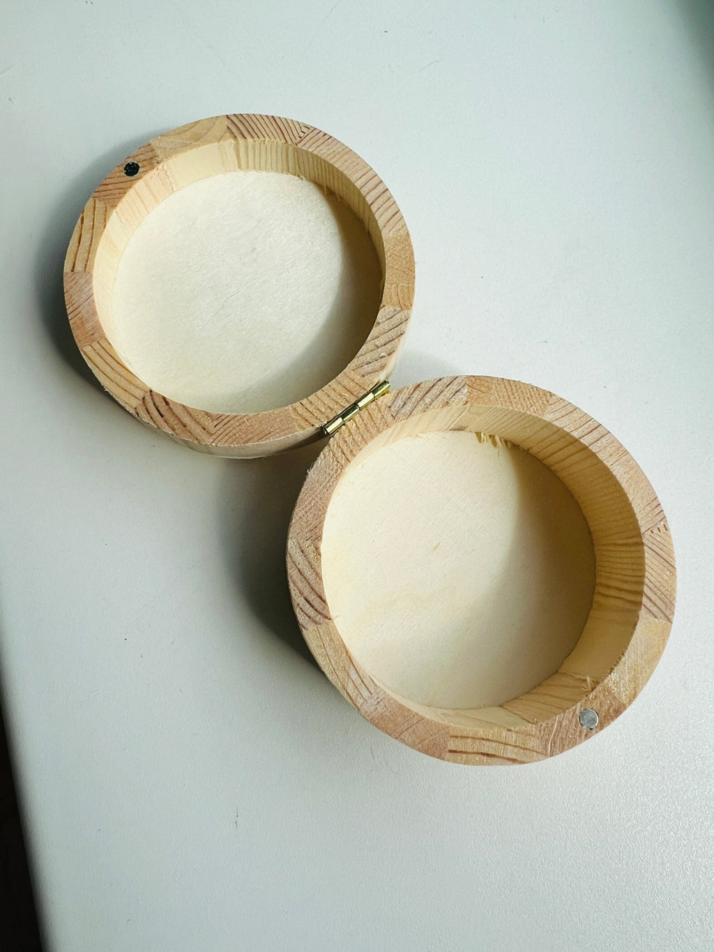 Holzkästchen mit rosa Blume von KEY LIME STORE