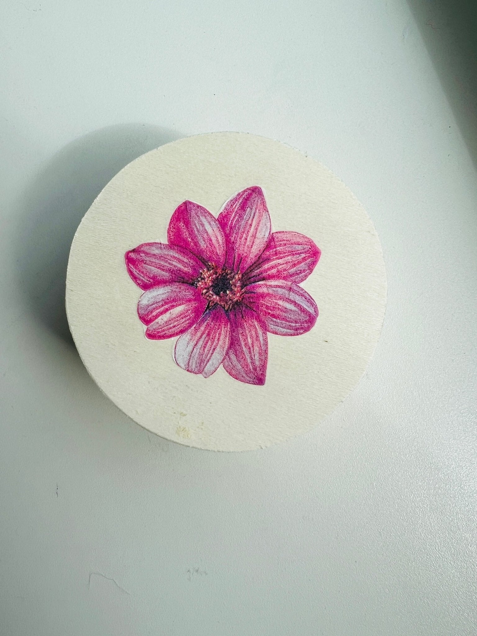 Holzkästchen mit dunkelrosa Blume von KEY LIME STORE