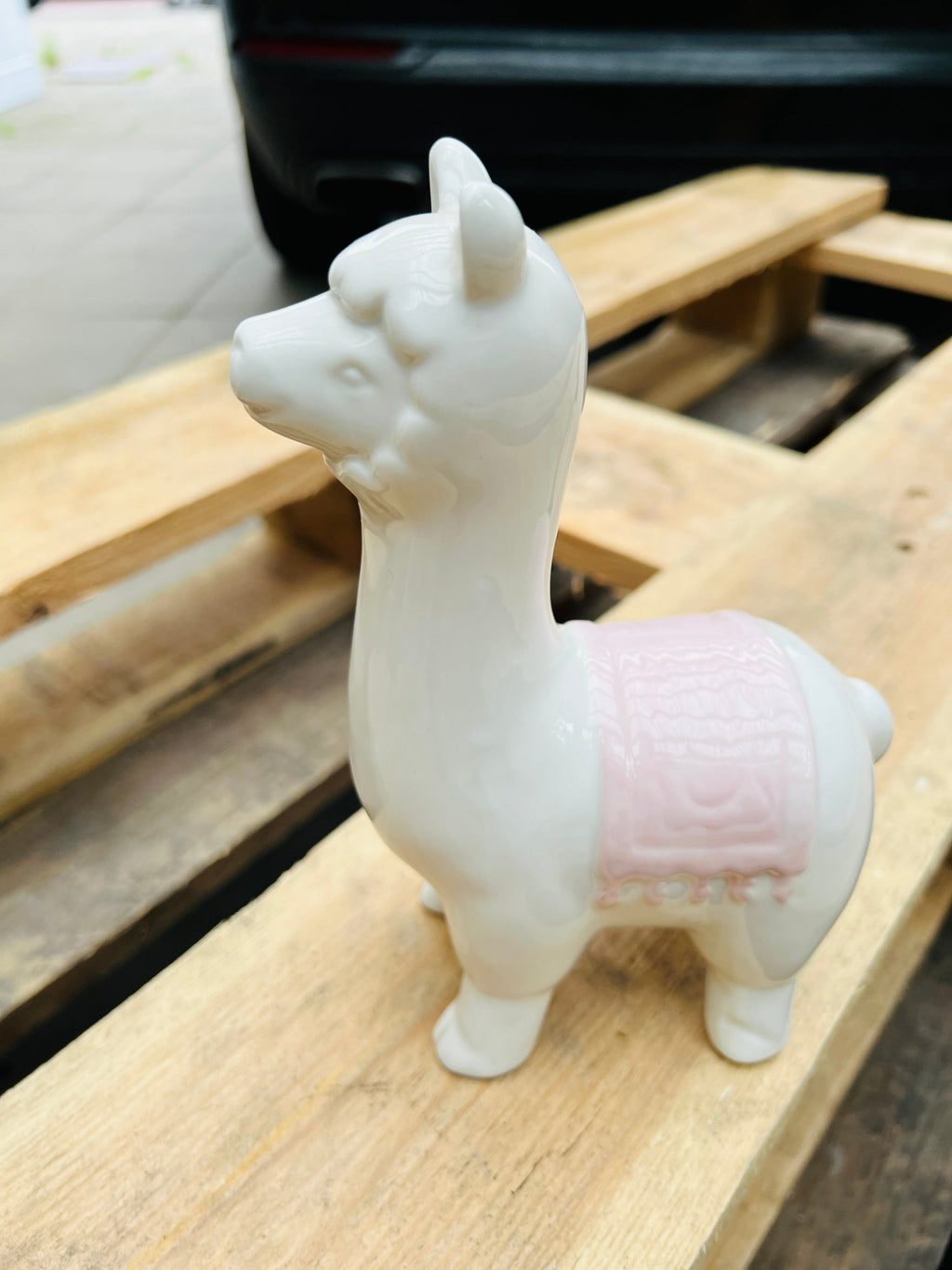 Lama-Figur aus Keramik von KEY LIME STORE
