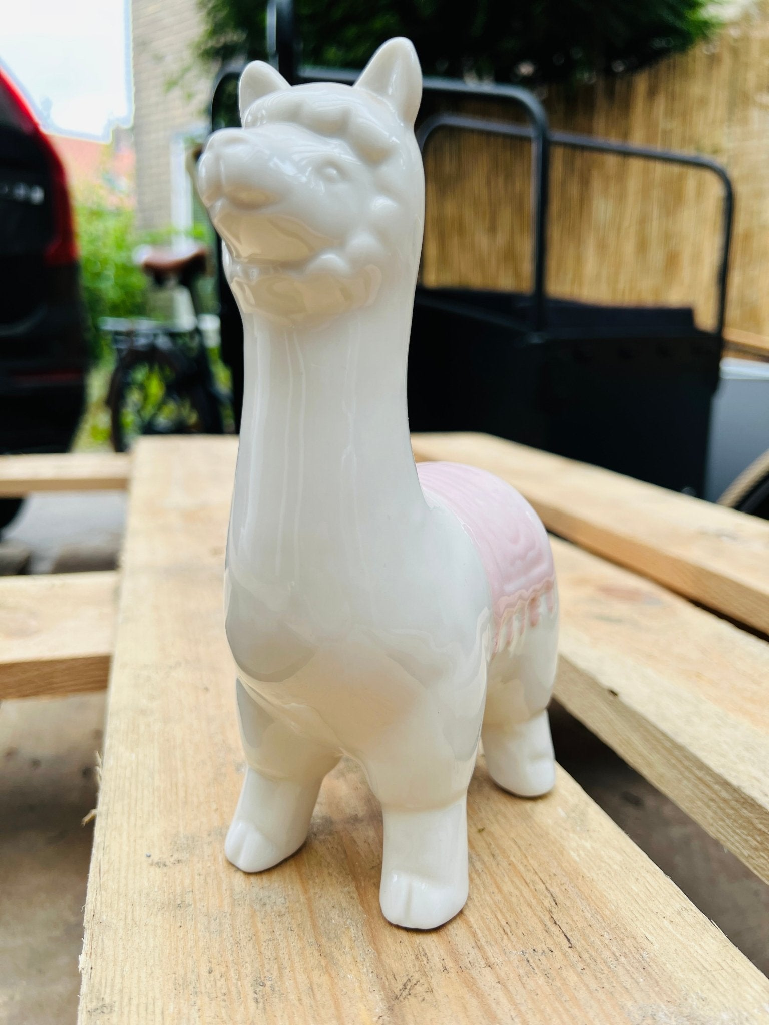 Lama-Figur aus Keramik von KEY LIME STORE