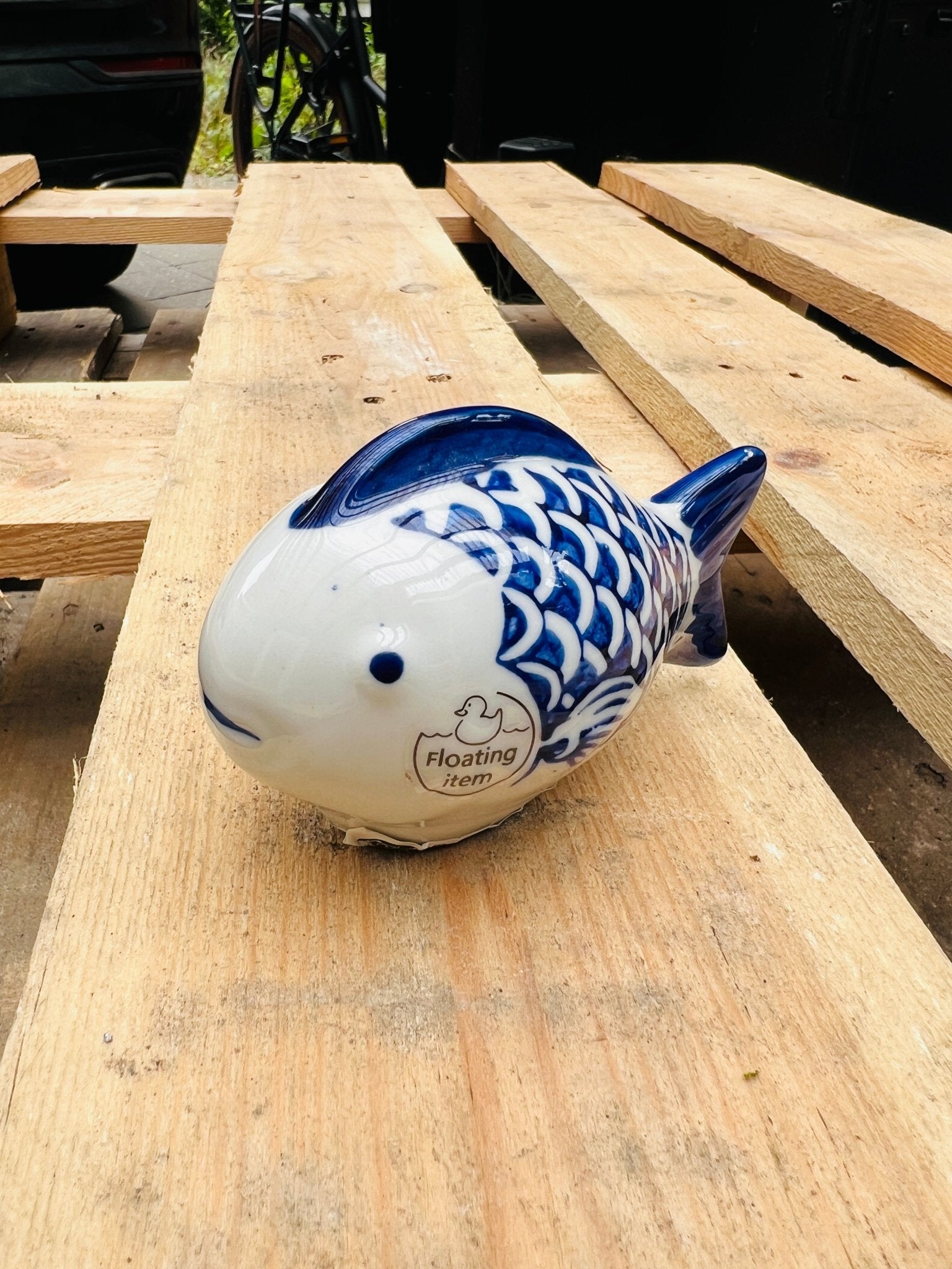 Wit blauwe vis keramiek by KEY LIME STORE