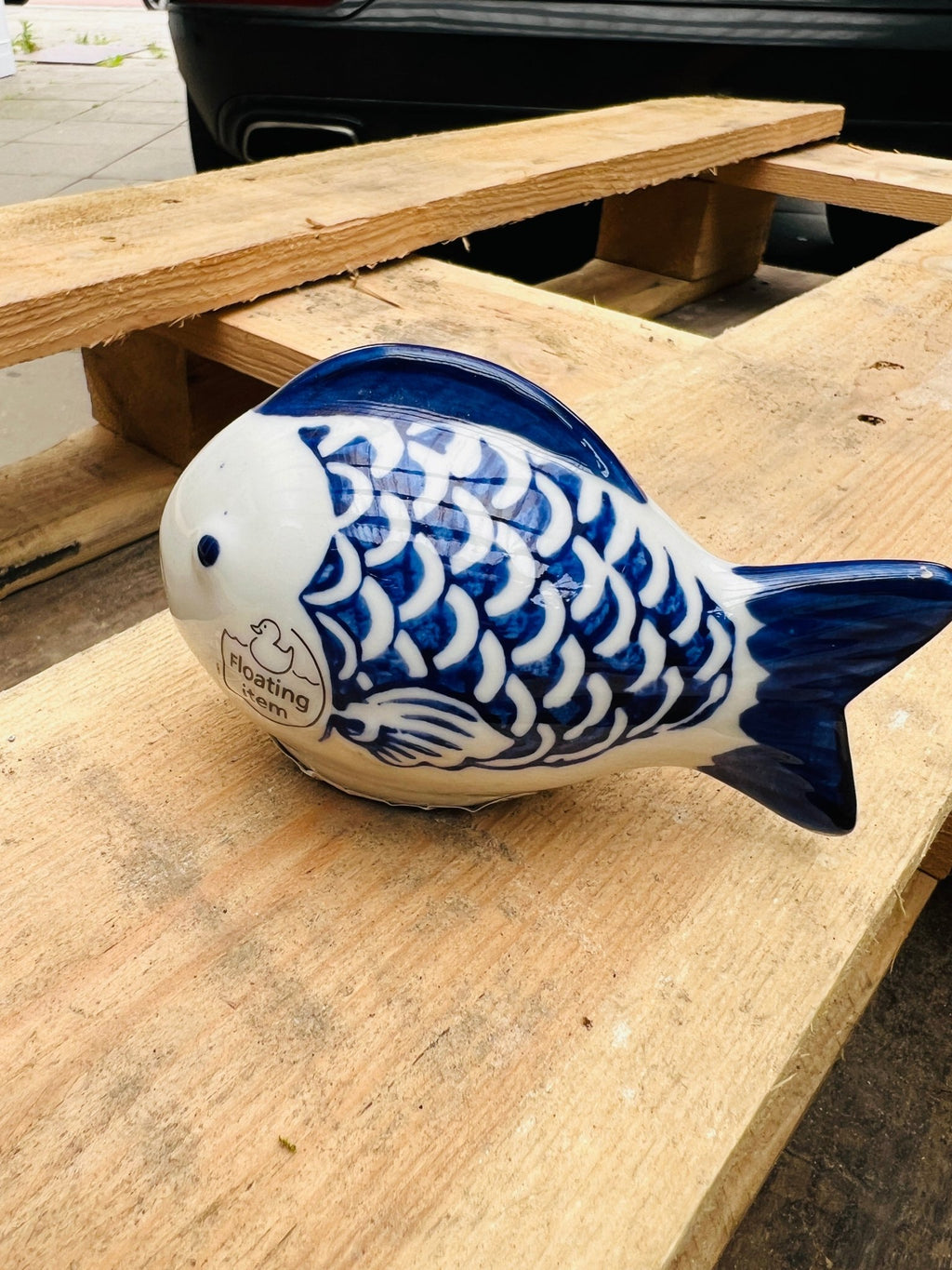Weiß-blauer Fisch aus Keramik von KEY LIME STORE