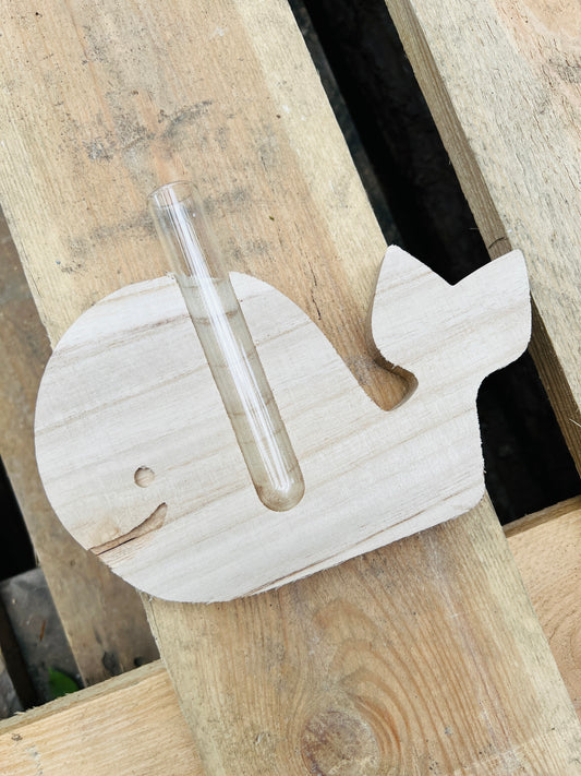 Houten walvis met vaasje