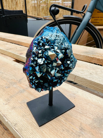 Amethist coated blauw regenboog aura op standaard