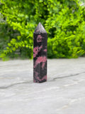 Rhodonit-Turm (8 cm) von KEY LIME STORE