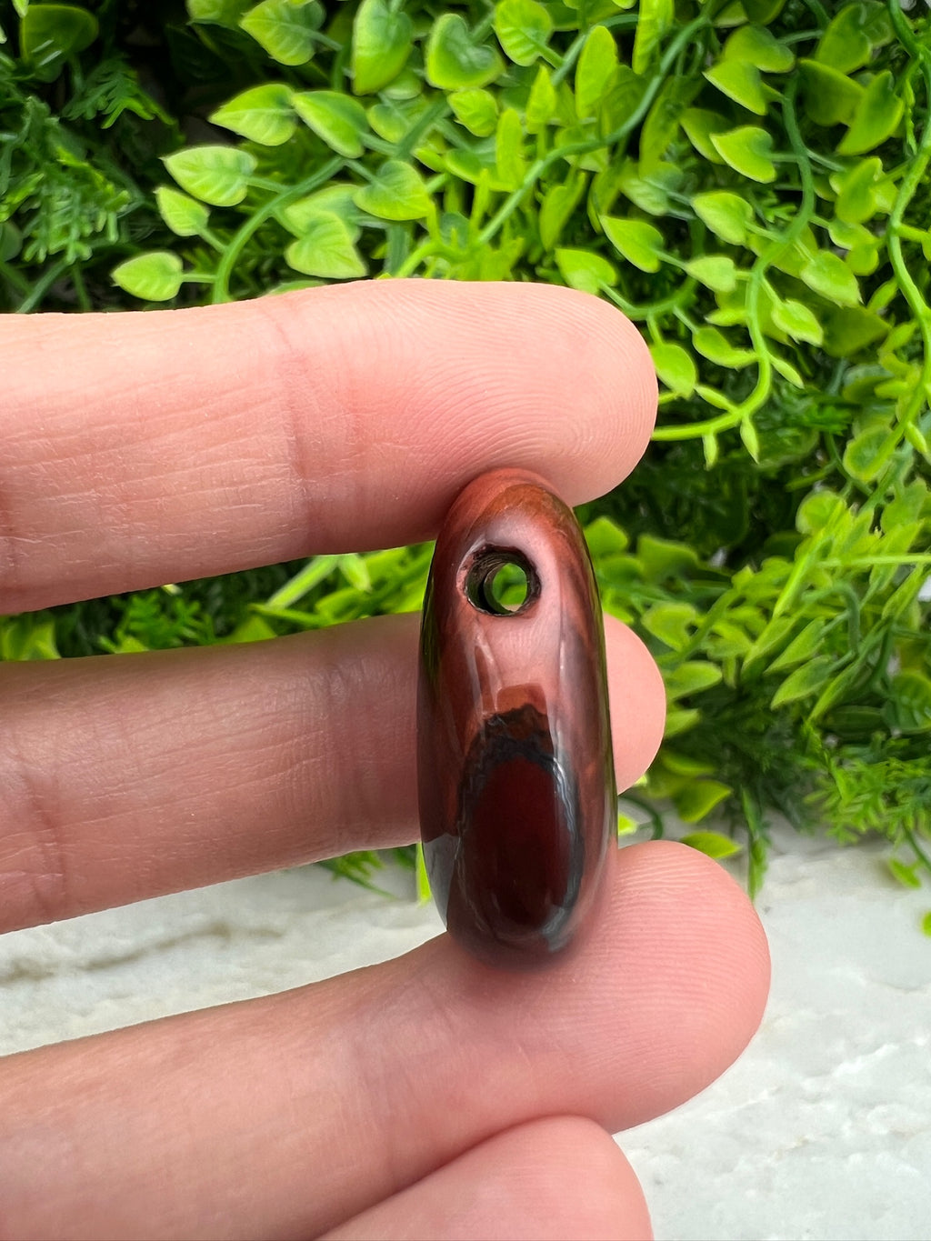 Anhänger „Rotes Tigerauge“ (38 mm) von KEY LIME STORE