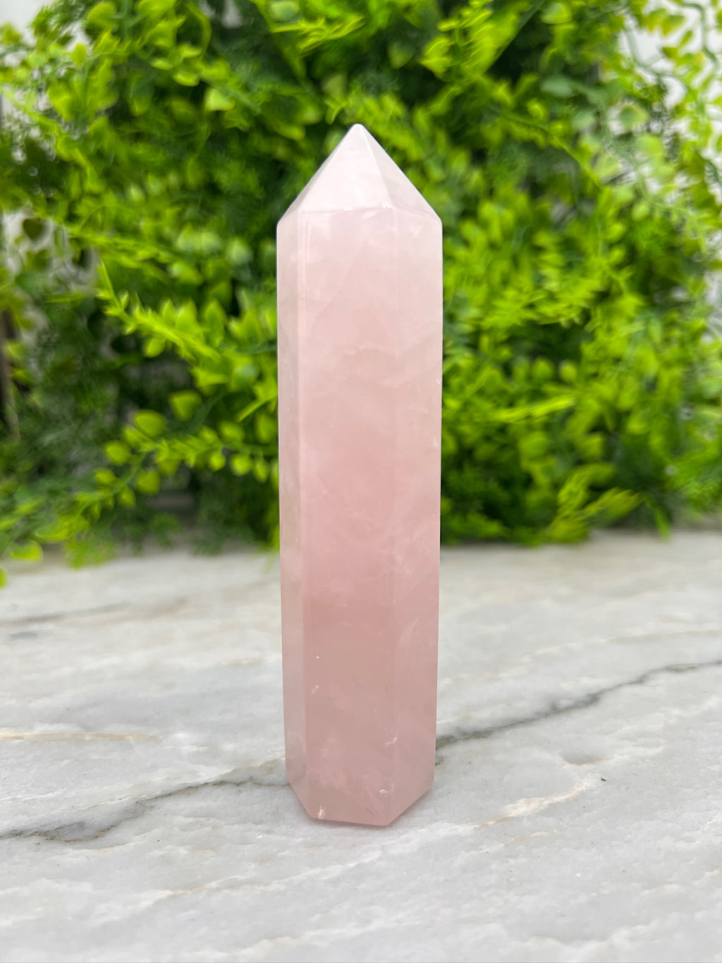 Rosenquarz-Turm (13 cm) von KEY LIME STORE