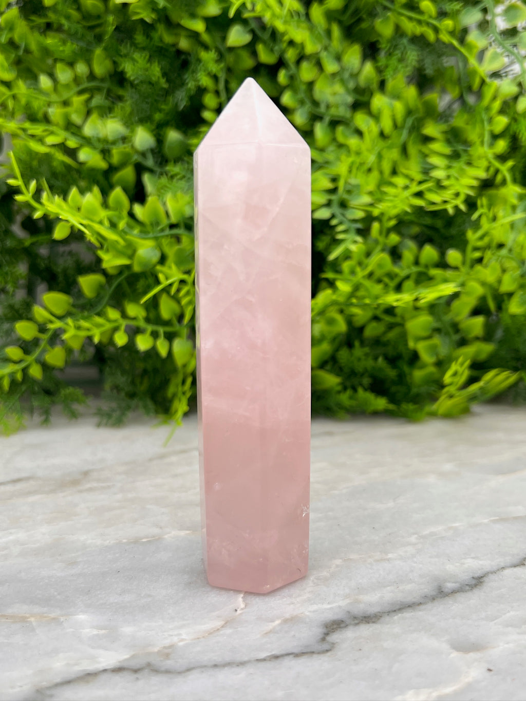 Rosenquarz-Turm (13 cm) von KEY LIME STORE