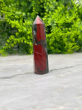 Drachenblut-Jaspis-Turm (8 cm) von KEY LIME STORE