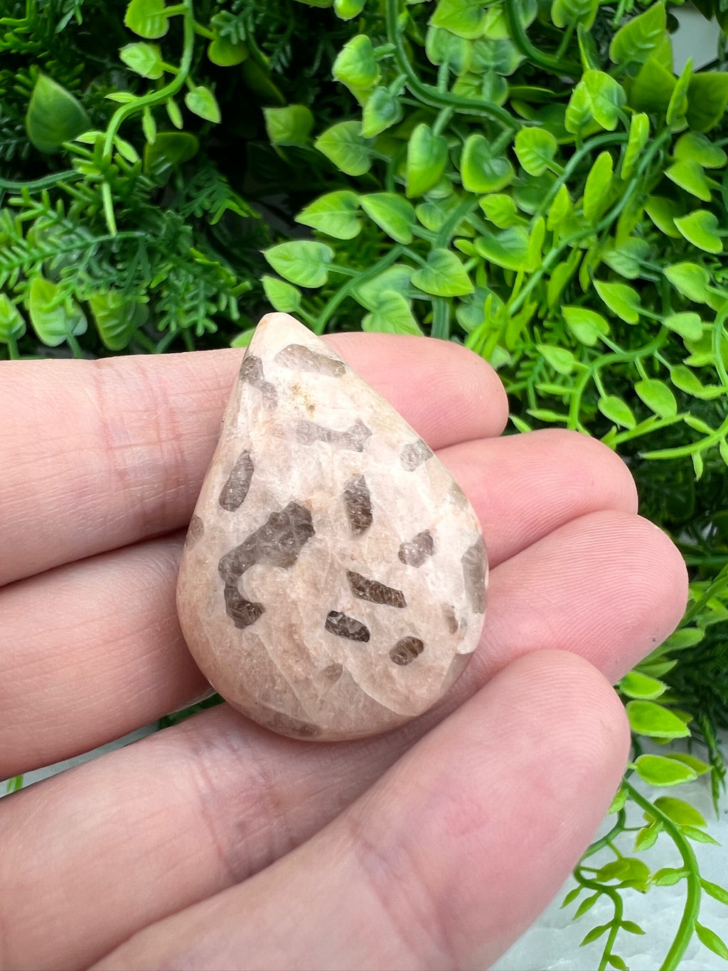 Anhänger aus rosa Zebra-Feldspat (37 mm) von KEY LIME STORE