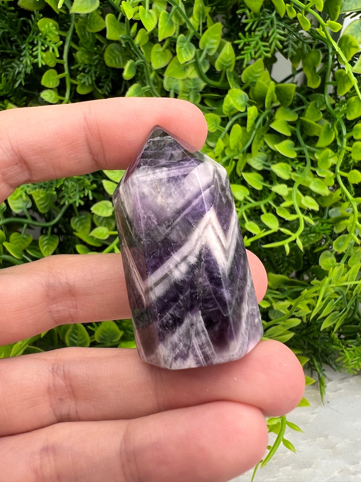 Hundezahn-Amethyst-Turm (44 mm) von KEY LIME STORE