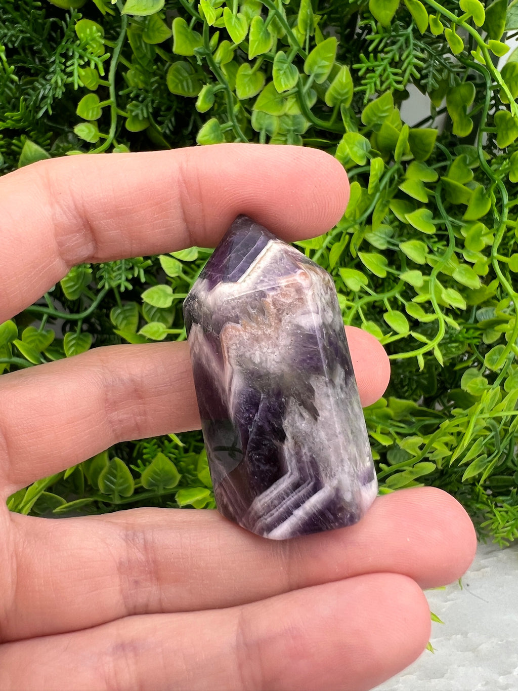 Hundezahn-Amethyst-Turm (44 mm) von KEY LIME STORE