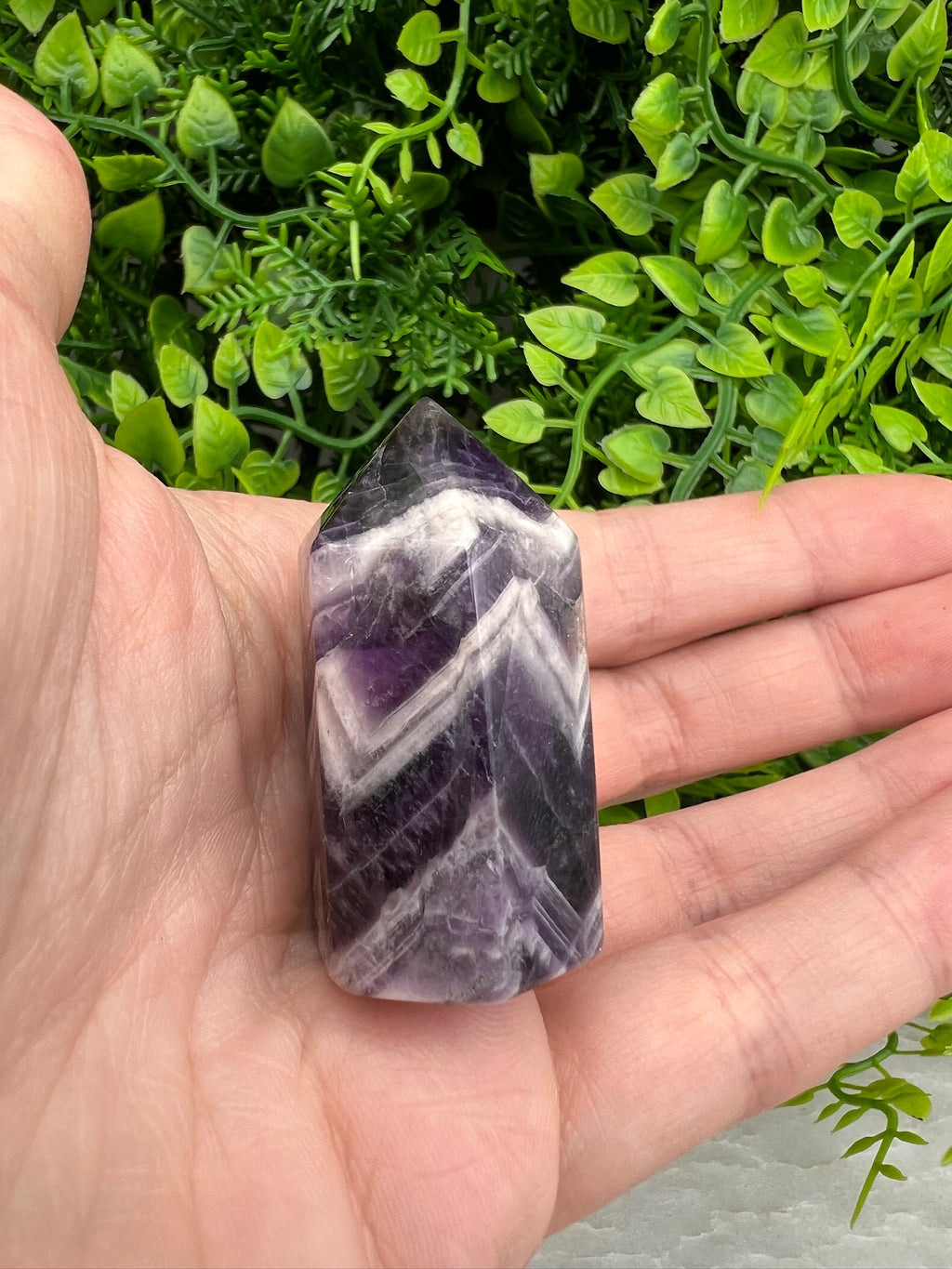 Hundezahn-Amethyst-Turm (44 mm) von KEY LIME STORE
