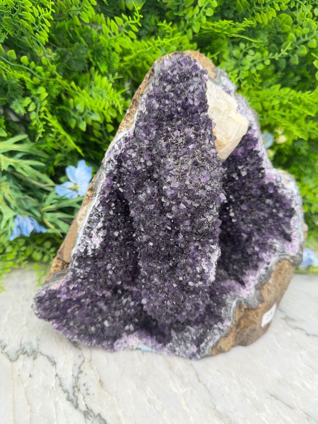 Amethist met Calciet en Goethiet cluster XL speciale formatie