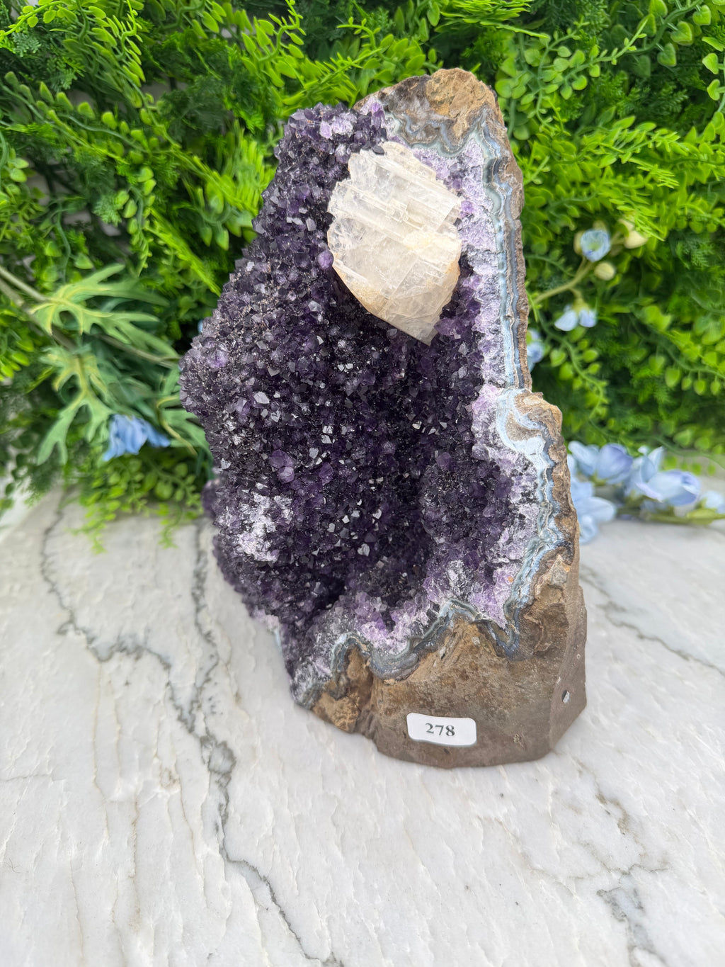 Amethist met Calciet en Goethiet cluster XL speciale formatie