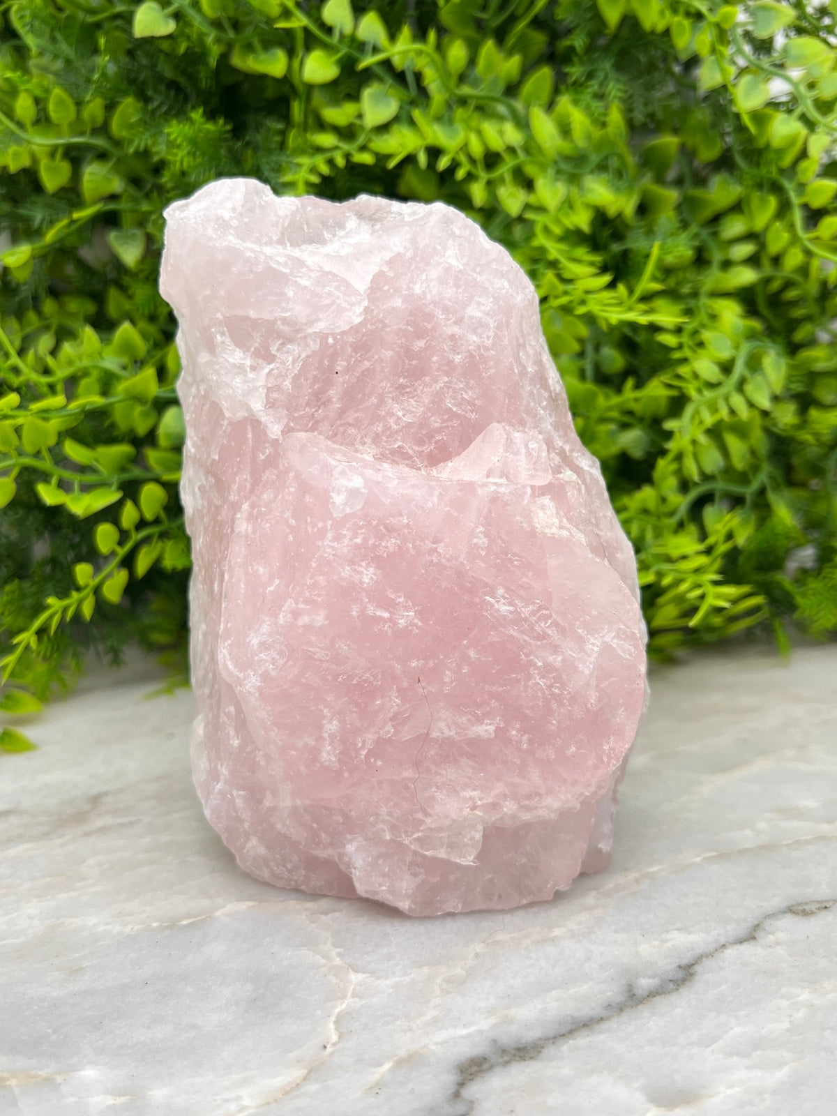 Rozenkwarts ruw cut base by KEY LIME STORE