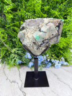Special - Smaragd (Brazilië) half gepolijst op draaiende standaard (6820 gr/31 cm)