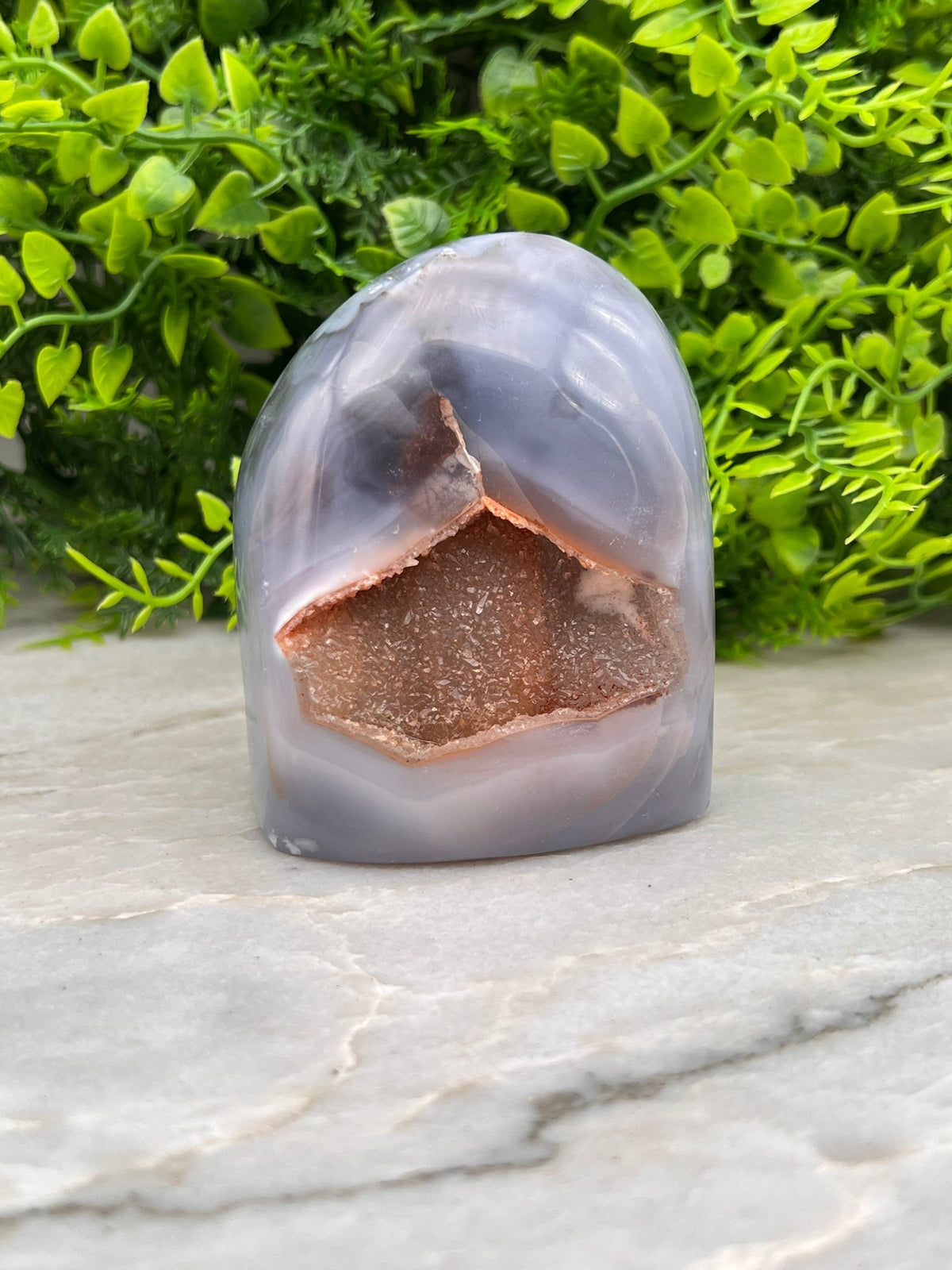 Suikeramethist op Agaat cut base by KEY LIME STORE