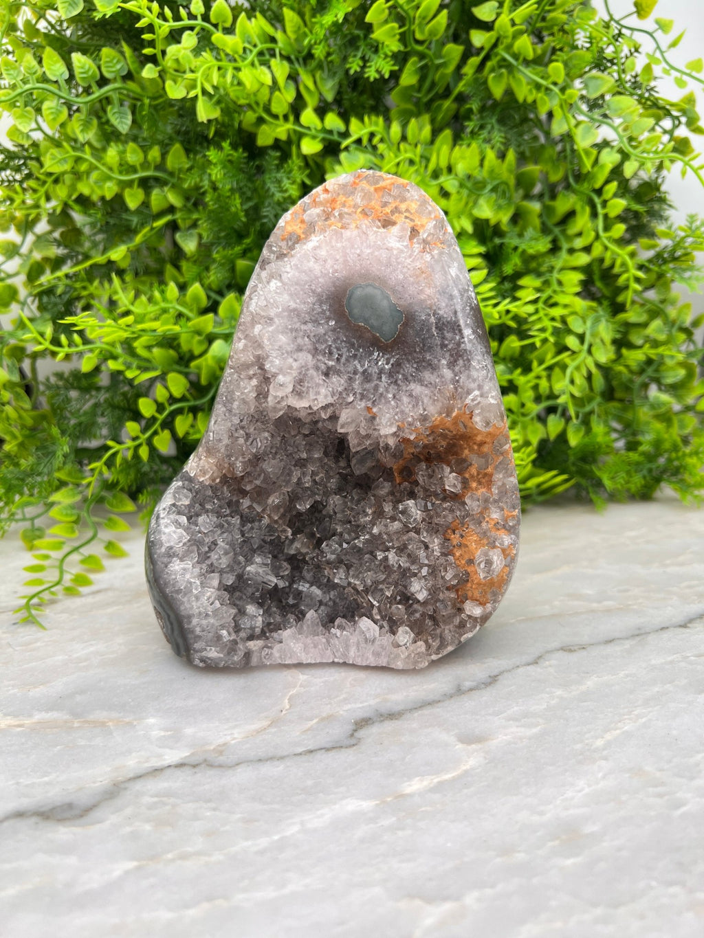 Bergkristal op Agaat cut base by KEY LIME STORE