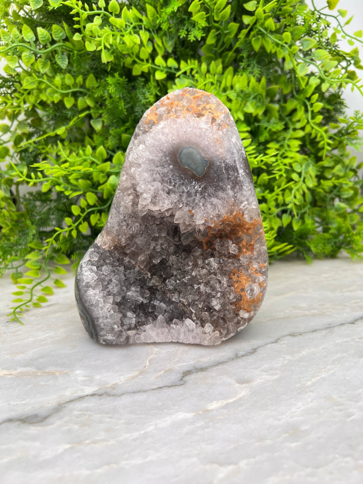 Bergkristal op Agaat cut base by KEY LIME STORE