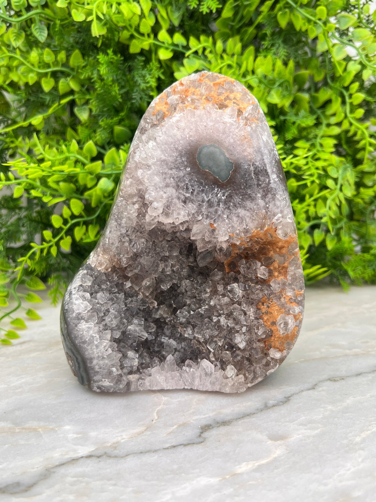 Bergkristal op Agaat cut base by KEY LIME STORE
