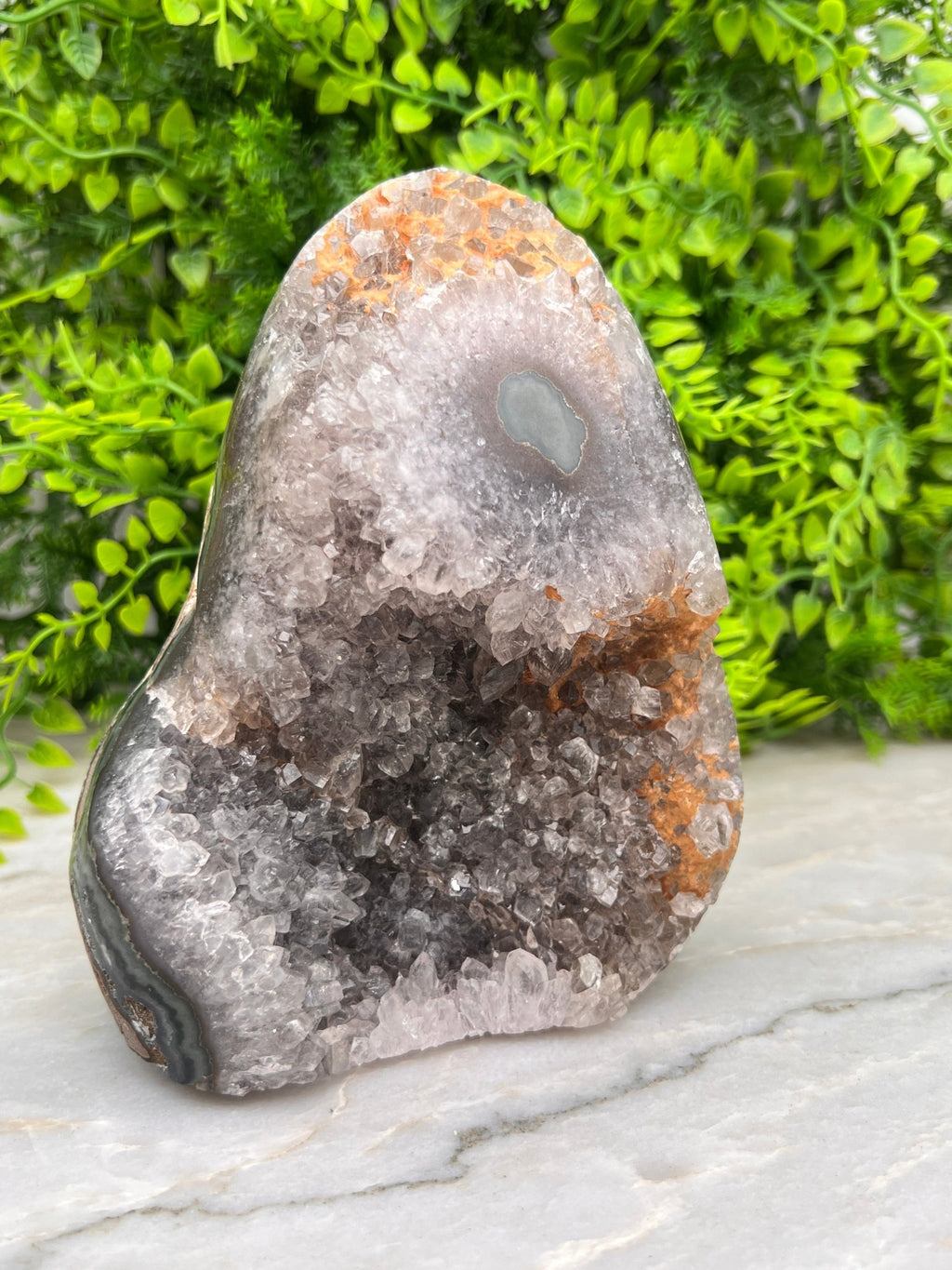 Bergkristal op Agaat cut base by KEY LIME STORE