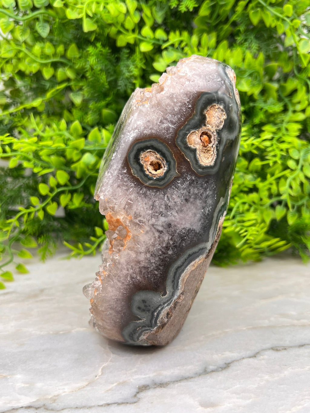 Bergkristal op Agaat cut base by KEY LIME STORE
