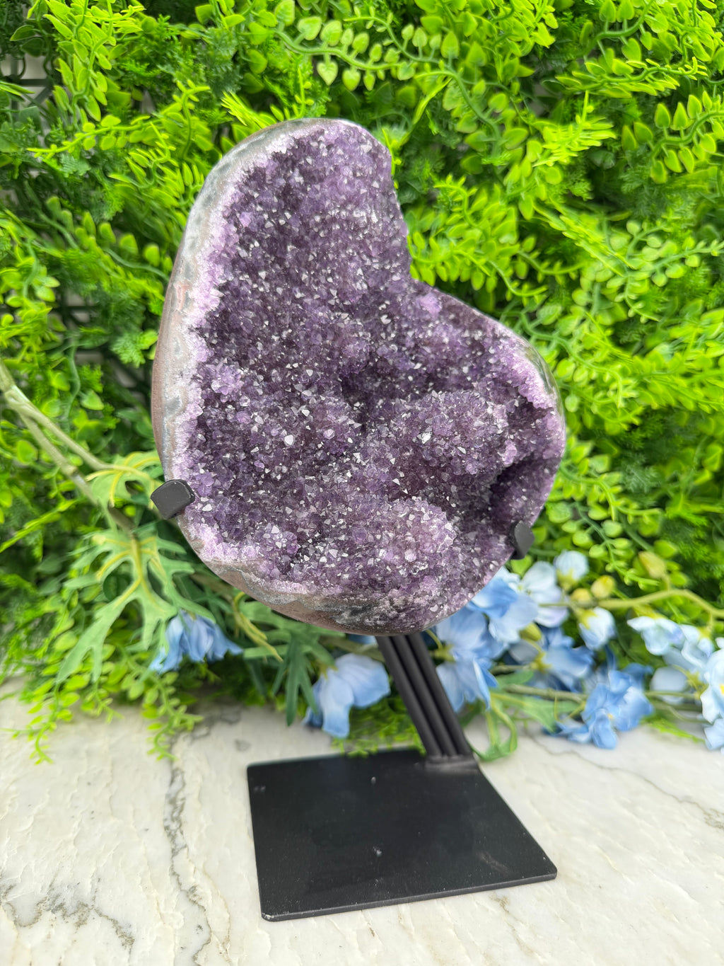 XL - Amethist cluster op standaard (2350 gr/26.5 cm)