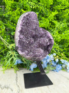 XL - Amethist cluster op standaard (2350 gr/26.5 cm)