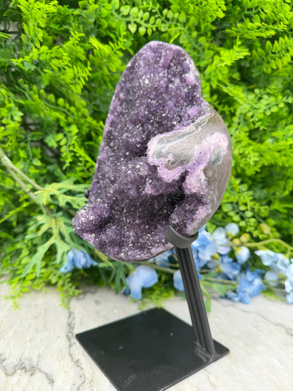 XL - Amethist cluster op standaard (2350 gr/26.5 cm)