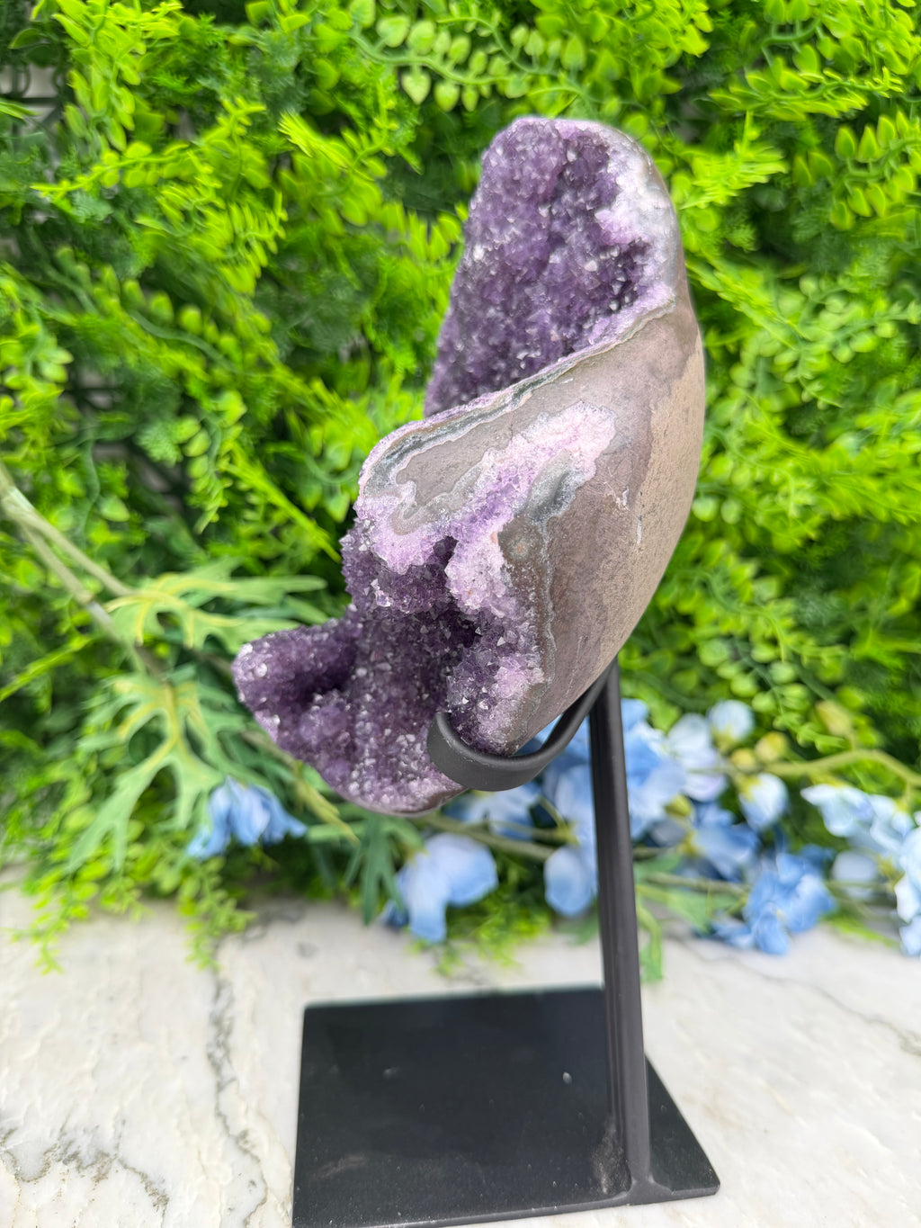 XL - Amethist cluster op standaard (2350 gr/26.5 cm)
