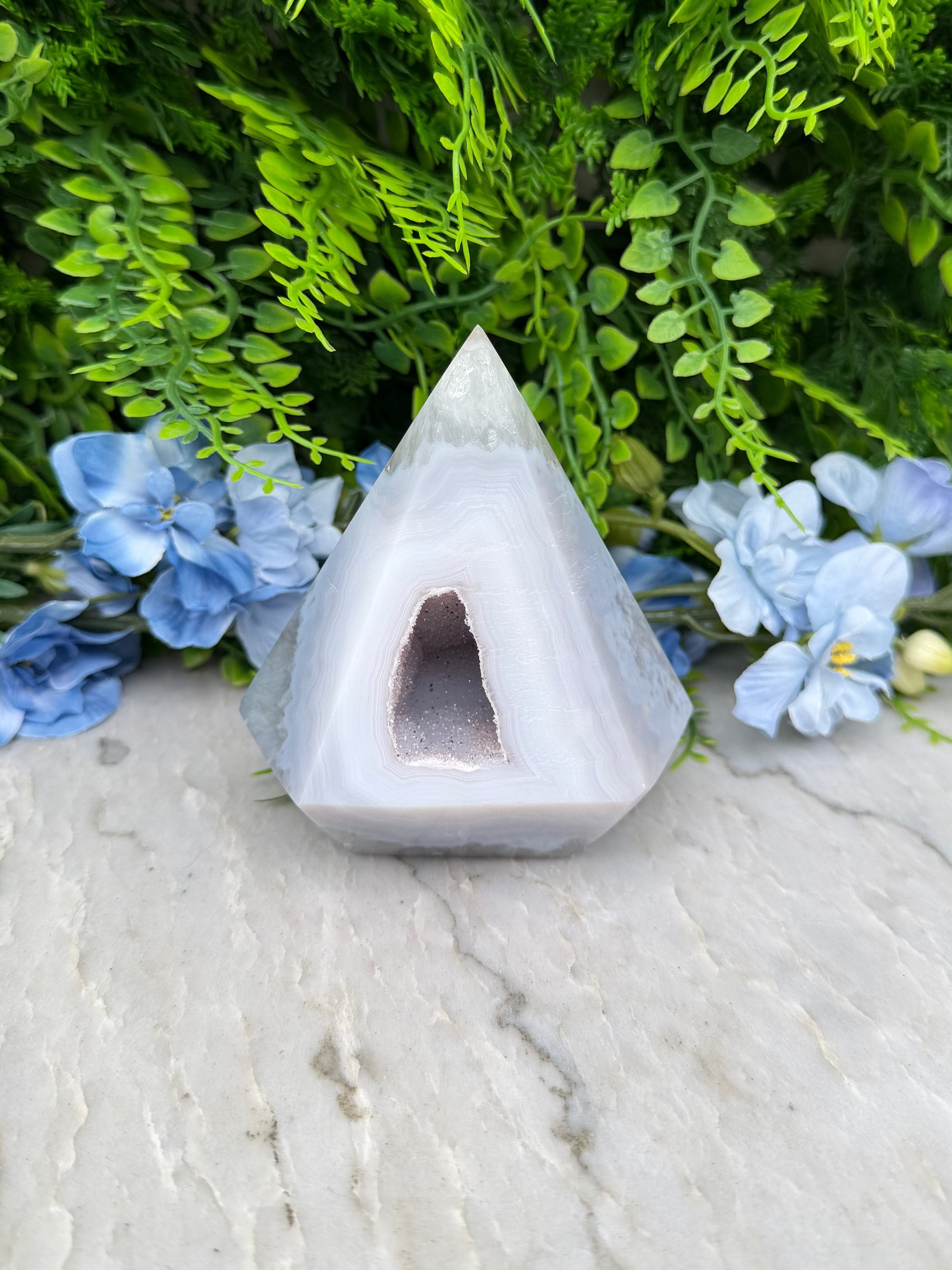 Druzy Agaat met Bergkristal diamantvorm (560 gr/10.5 cm)