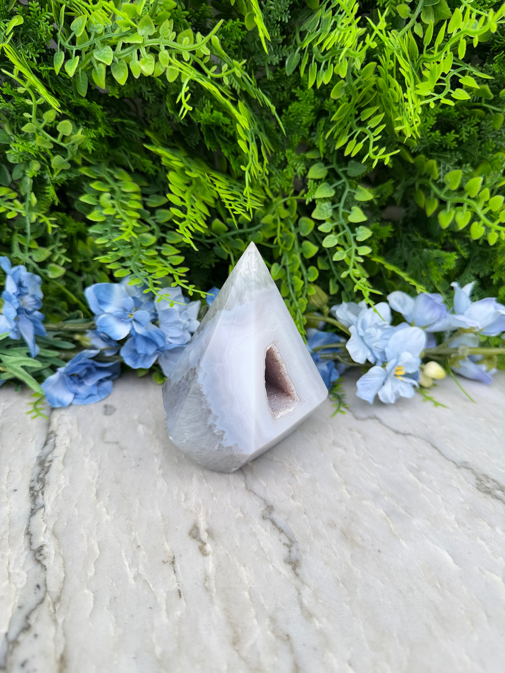 Druzy Agate with Rock Crystal in a Diamond Shape (560 gr/10.5 cm)