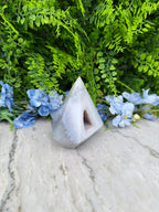 Druzy Agate with Rock Crystal in a Diamond Shape (560 gr/10.5 cm)